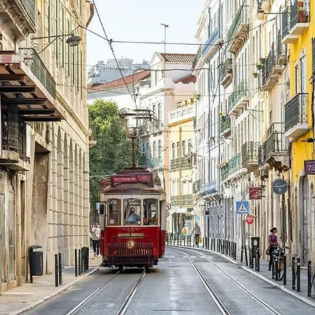 Plum Guide - Chalcedony * Lisboa